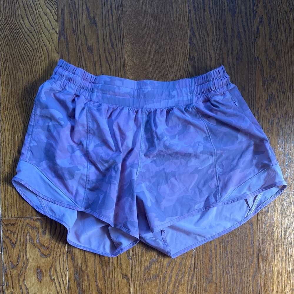 Lululemon Hotty Hot Size 10 Mid Rise Women's Purple Camo Athletic Shorts